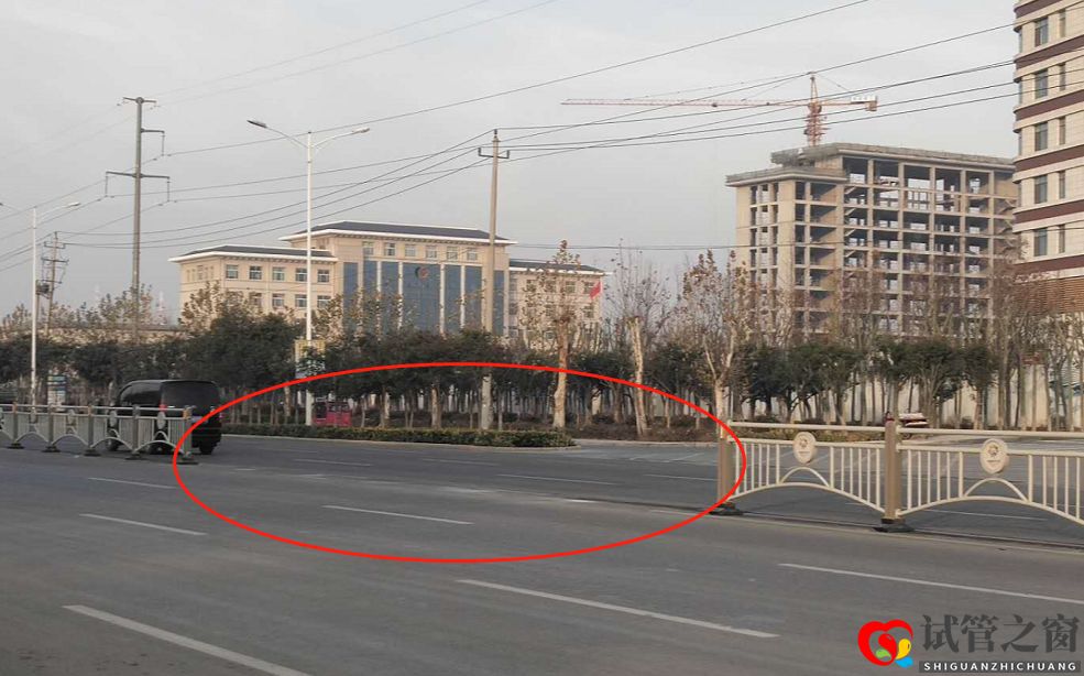 试管之窗:广州路妇幼保健院附近路段最近发生多起事故，网友称护栏设置不合理(图2)